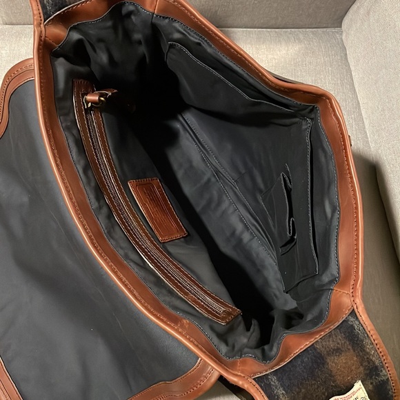 Coach Messenger Bag - Picture 3 of 9